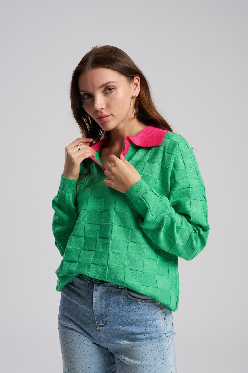 Green oversized knit sweater with contrast collar