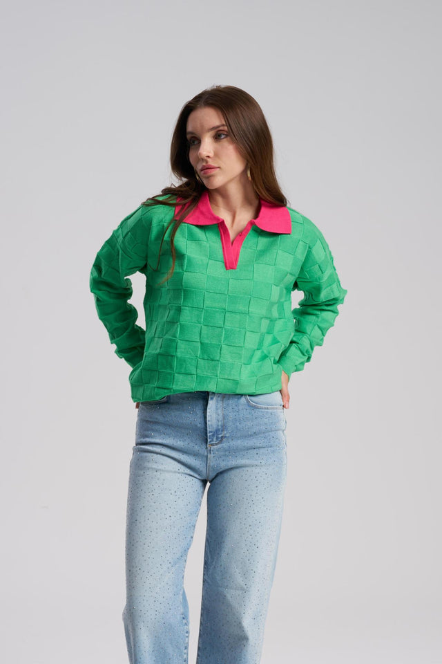 Green oversized knit sweater with contrast collar