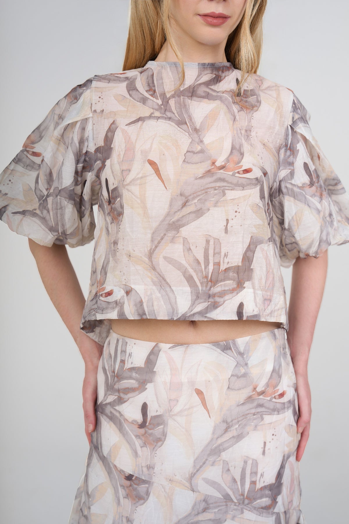 Iris Puff-Sleeve Set, Grey Mauve, front detail